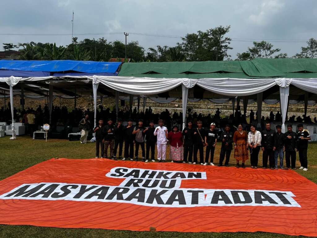 Sahkan RUU Masyarakat Adat